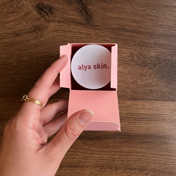 NWT Alya Skin Pink Perfect Skincare Box - Picture 7 of 12